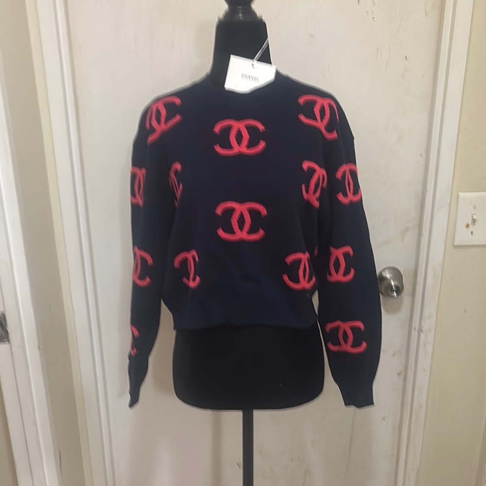Chanel logo Navy and Pink Sweater NWT-reversible